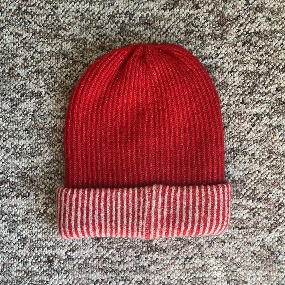 |4 for $20| 🤍  aerie - Reversible Red+White Stripped Tuque - Picture 3 of 8